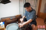 算命周易成都“90后”小伙“十年磨一剑”：从爱好者到守艺人 传播中国文化