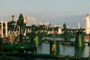 算命周易国际油价周二收高 地缘政治担忧与美元走弱双重支撑