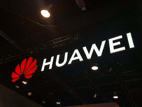 疯狂抢夺英伟达工程师！黄(🌆)仁勋：不再将中国市场纳入业绩预测 业务被(🥤)迫让给华为